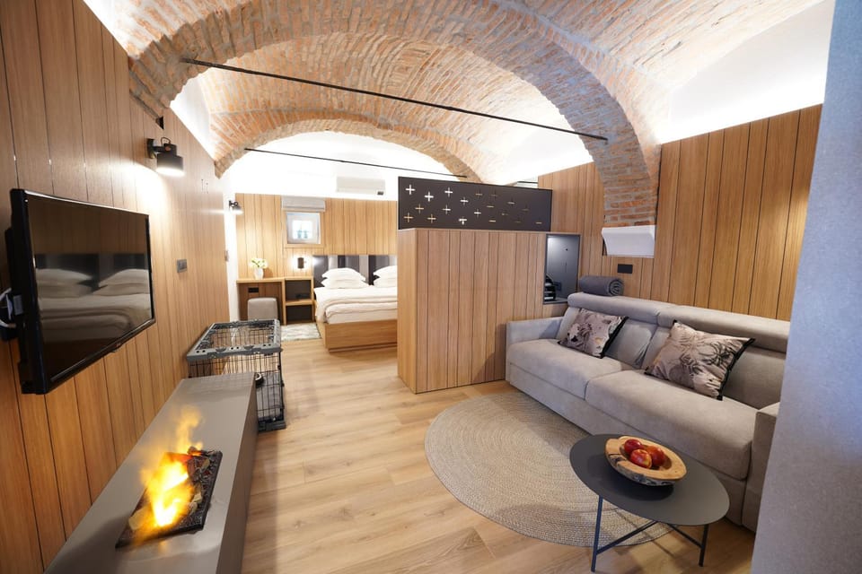 TV and multimedia, Living room, Decorative detail, Seating area, Bedroom, fireplace, internet, air conditioner