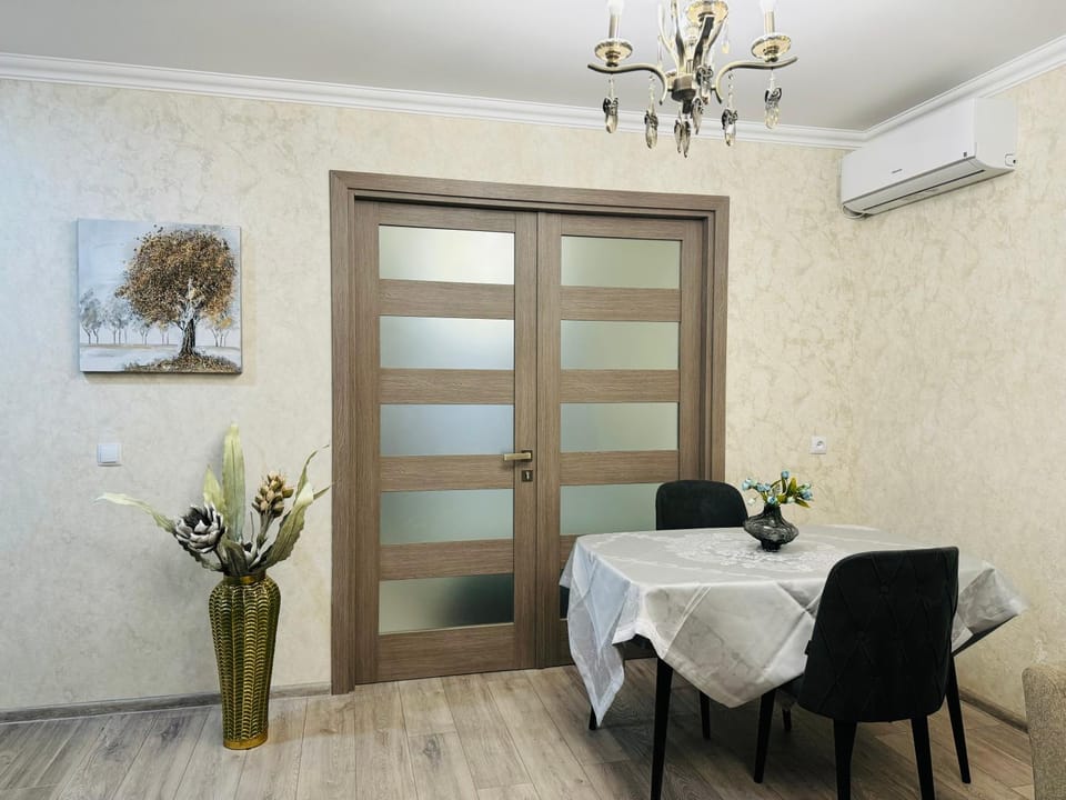 Living room, Dining area, air conditioner