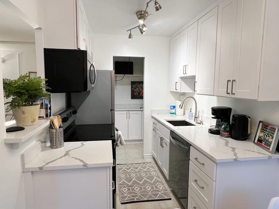Coffee/tea facilities, Kitchen or kitchenette, dishwasher, minibar, pet friendly, stove, toaster