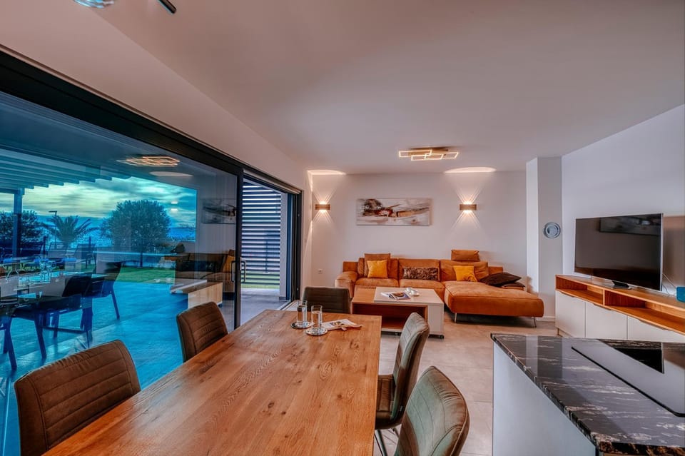TV and multimedia, Living room, Seating area, Dining area, Evening entertainment, Sunset