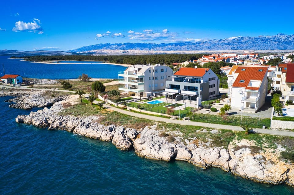 Property building, Day, Natural landscape, Bird's eye view, City view, Mountain view, Sea view