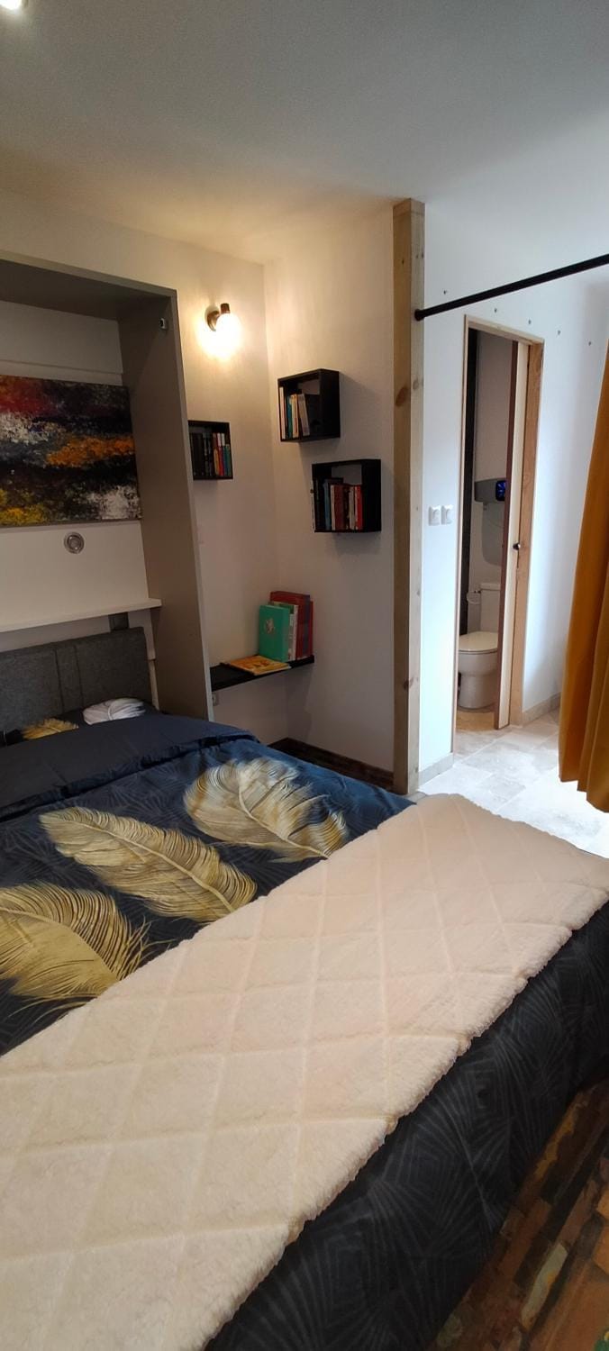 Bed, Photo of the whole room