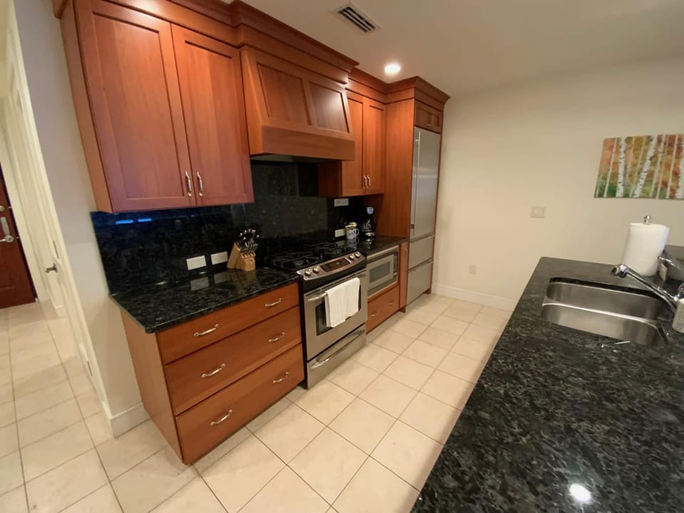 Fifth floor suite with views from balcony House in Michigan