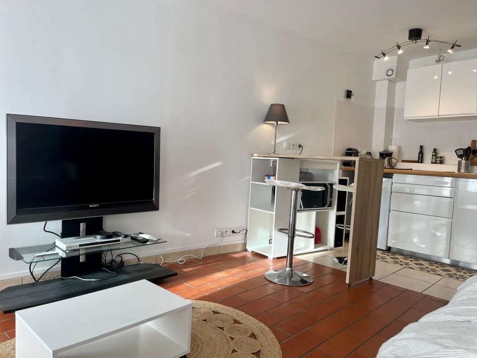 TV and multimedia, Kitchen or kitchenette