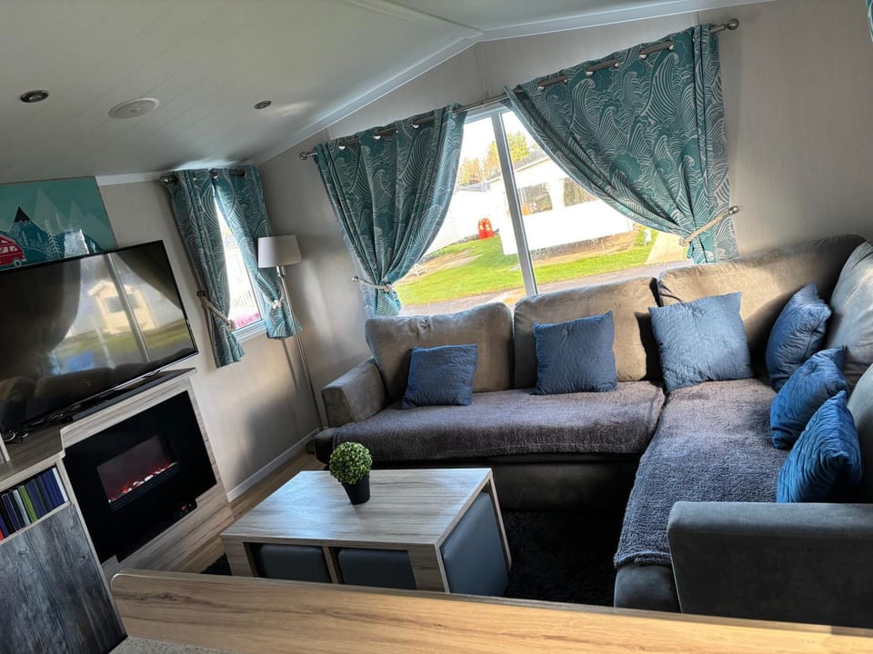 Living room, Seating area, Evening entertainment, Internal: Not applicable to any particular room
