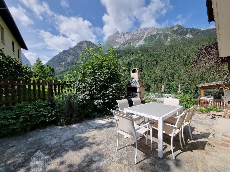 View (from property/room), Balcony/Terrace, Quiet street view