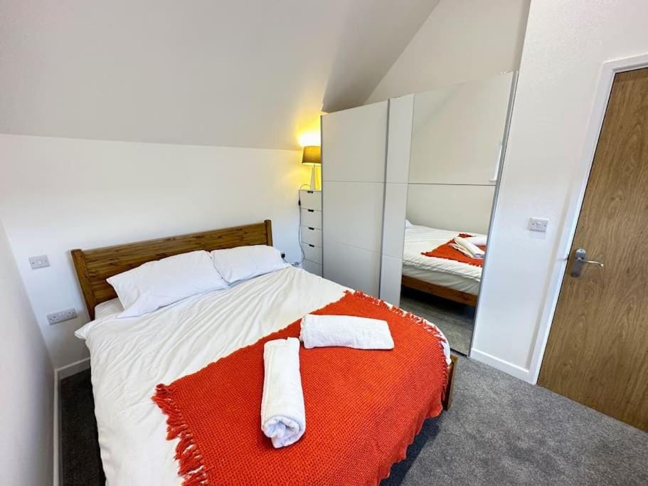 Bed, Photo of the whole room, Bedroom, towels, wardrobe