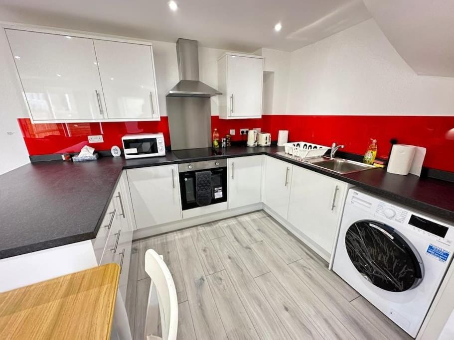 Coffee/tea facilities, Kitchen or kitchenette, minibar, pet friendly, stove, toaster, washing machine, dryer