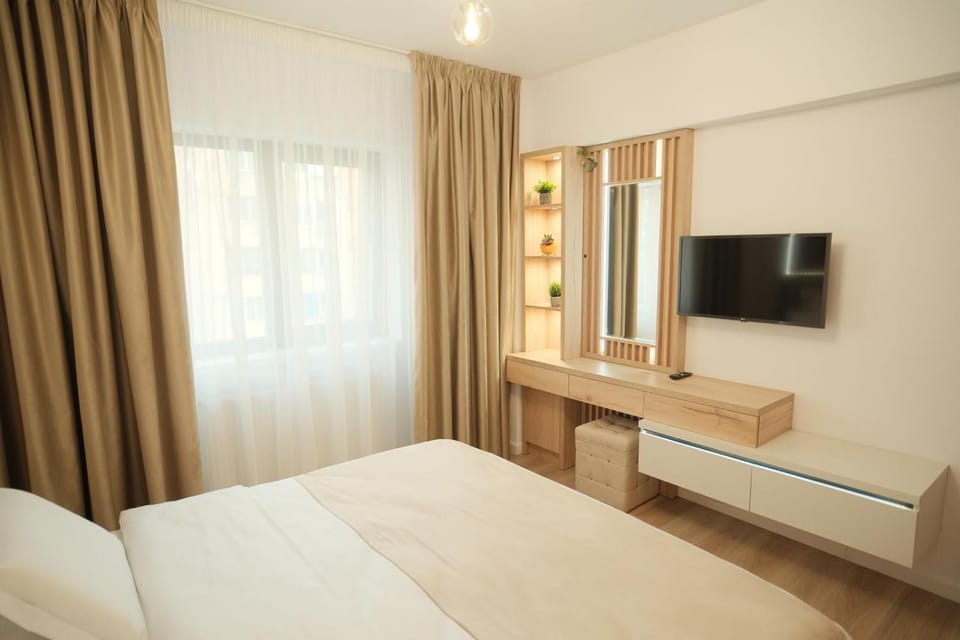 Bed, TV and multimedia, Bedroom