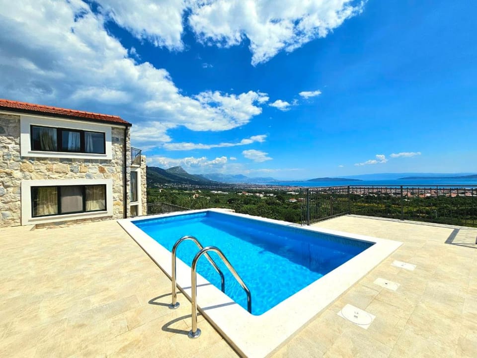 Property building, Day, Natural landscape, Mountain view, Pool view, Sea view, Swimming pool, sunbed