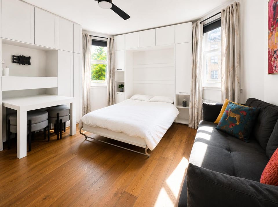 Bed, Living room, Dining area, Bedroom, wardrobe