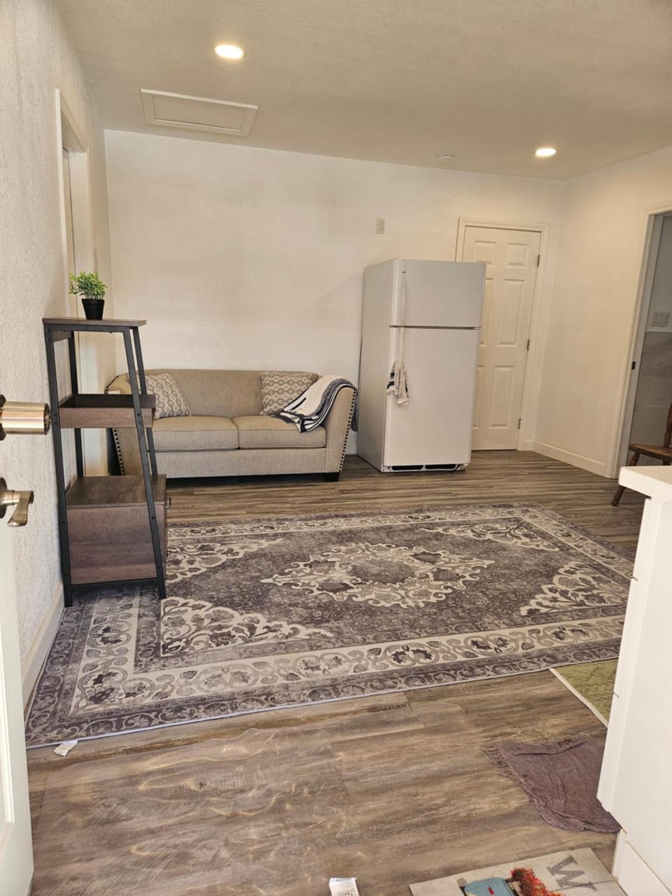 Shasta Om, 1BR1BA Back unit House in Mount Shasta