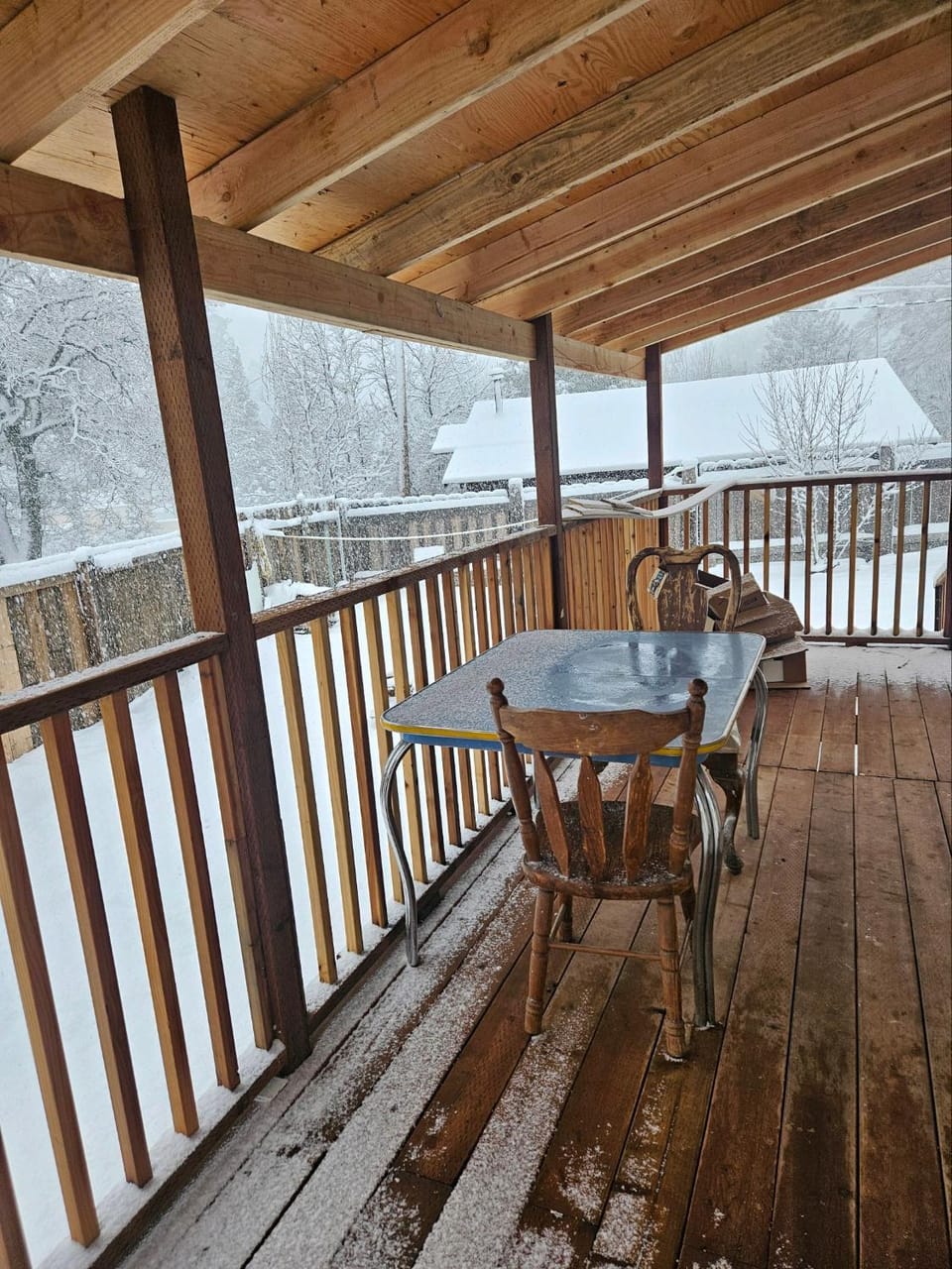 Shasta Om, 1BR1BA Back unit House in Mount Shasta