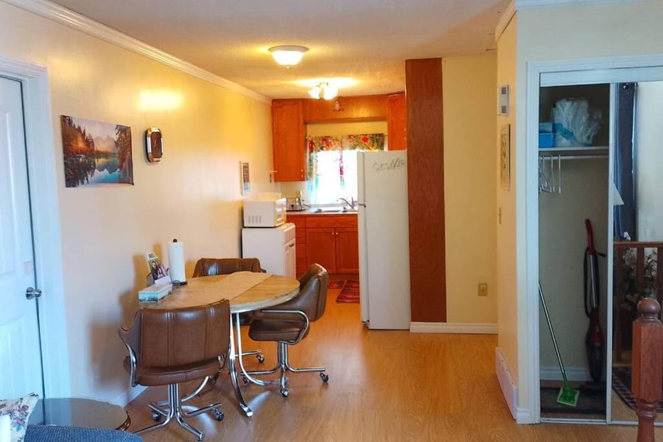 Kitchen or kitchenette, Seating area, Dining area, minibar