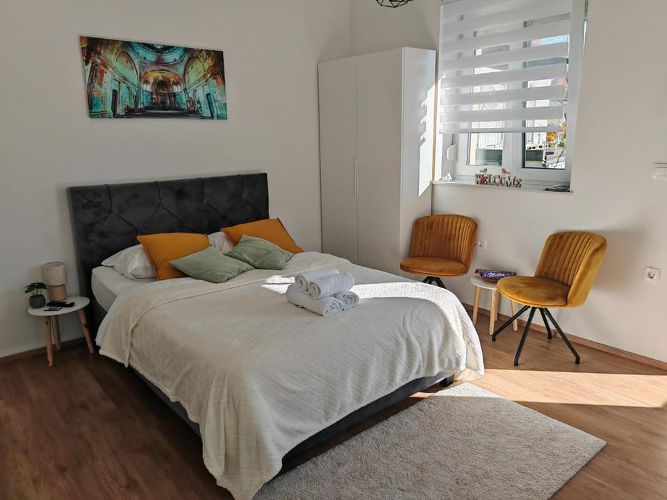 YELLOW APARTMENT WITH FREE PARKING Apartment in Ljubljana