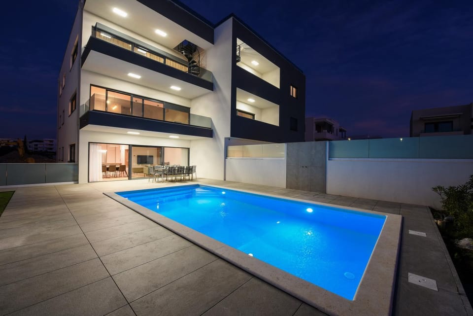 Property building, Swimming pool