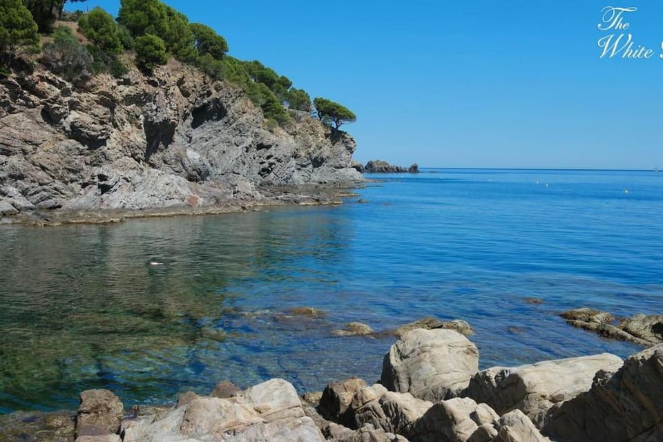 Waterfront villa with breathtaking views and pool Villa in Alt Empordà