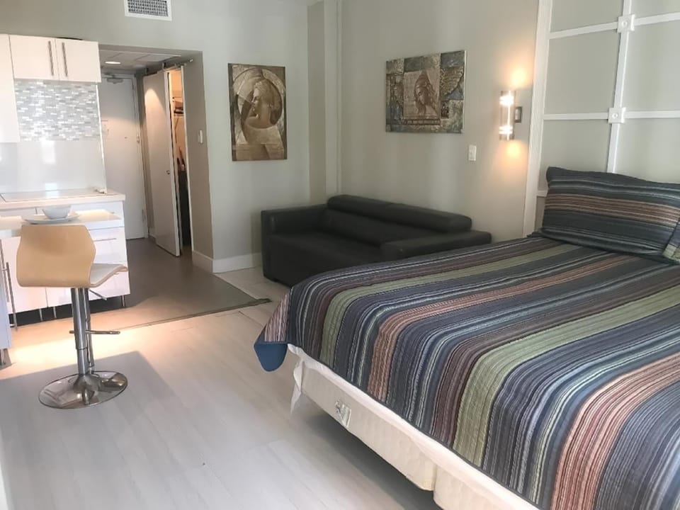 Oceanfront Miami Beach Studio 925 Apartment in Miami Beach
