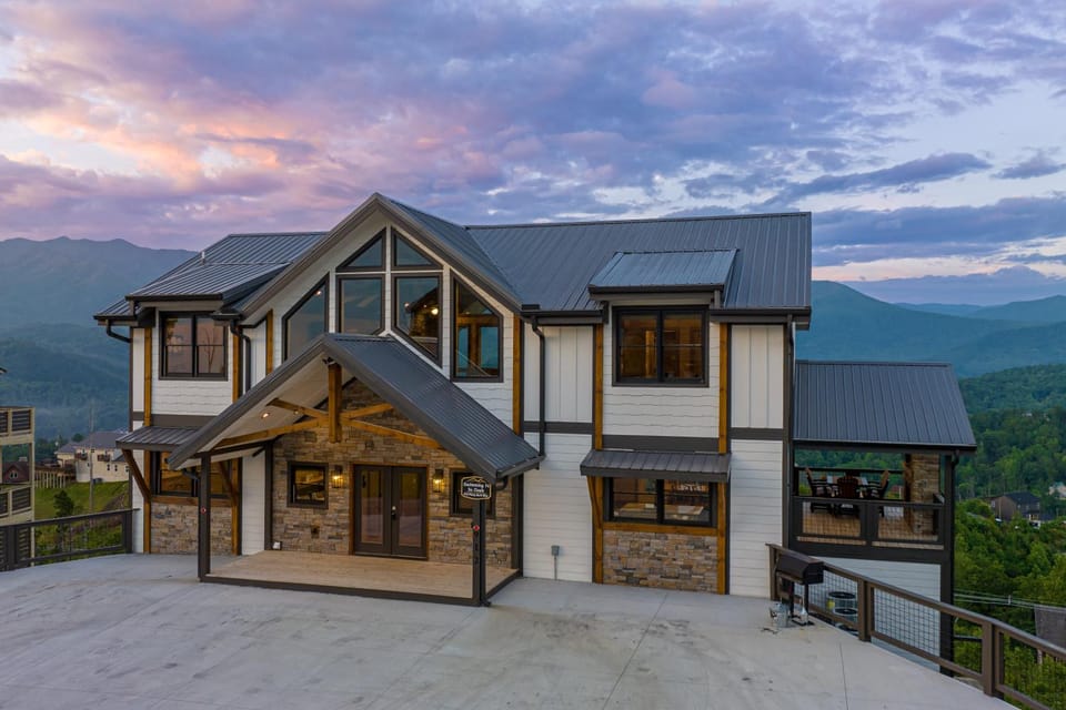 Swimmin 'N Da Clouds House in Gatlinburg