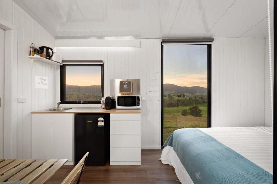 Nichol Road Hideaway at Annies Retreat by Tiny Away House in Yackandandah