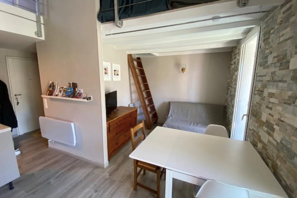 Beautiful dwelling close to the sea Apartment in Sanary-sur-Mer