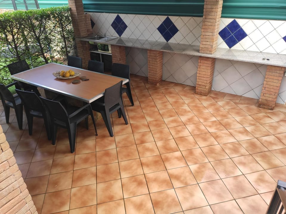 Patio, Dining area