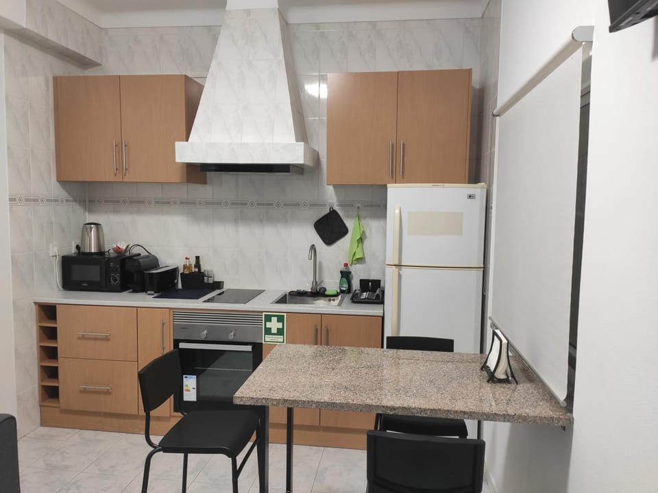 Kitchen or kitchenette, Dining area, minibar, pet friendly, stove