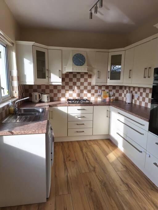 'Grange Hideaway' Town Centre (Sleeps 6) House in Omagh