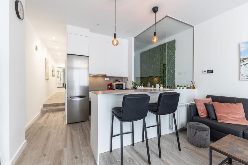 Coffee/tea facilities, Dining area, minibar