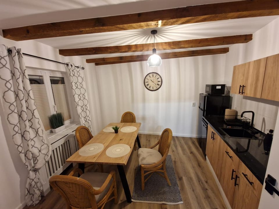 Coffee/tea facilities, Kitchen or kitchenette, Dining area