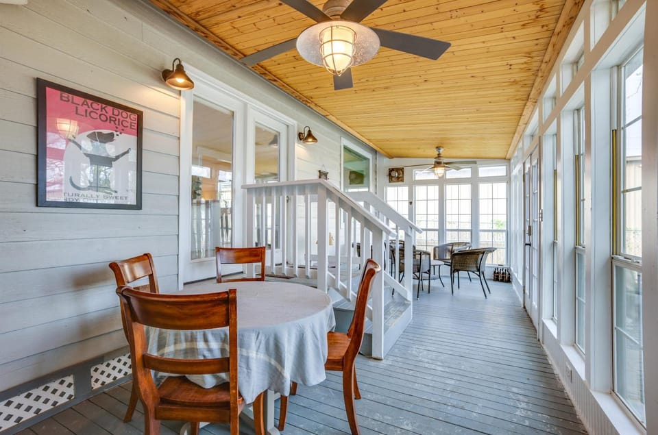 Backyard, Deck & Fire Pit: Conroe Getaway House in Conroe