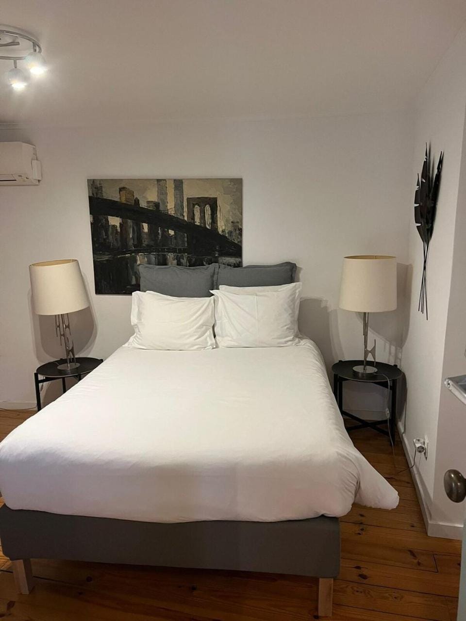 Beautiful Studio in Historic Alfama with AC Apartment in Lisbon