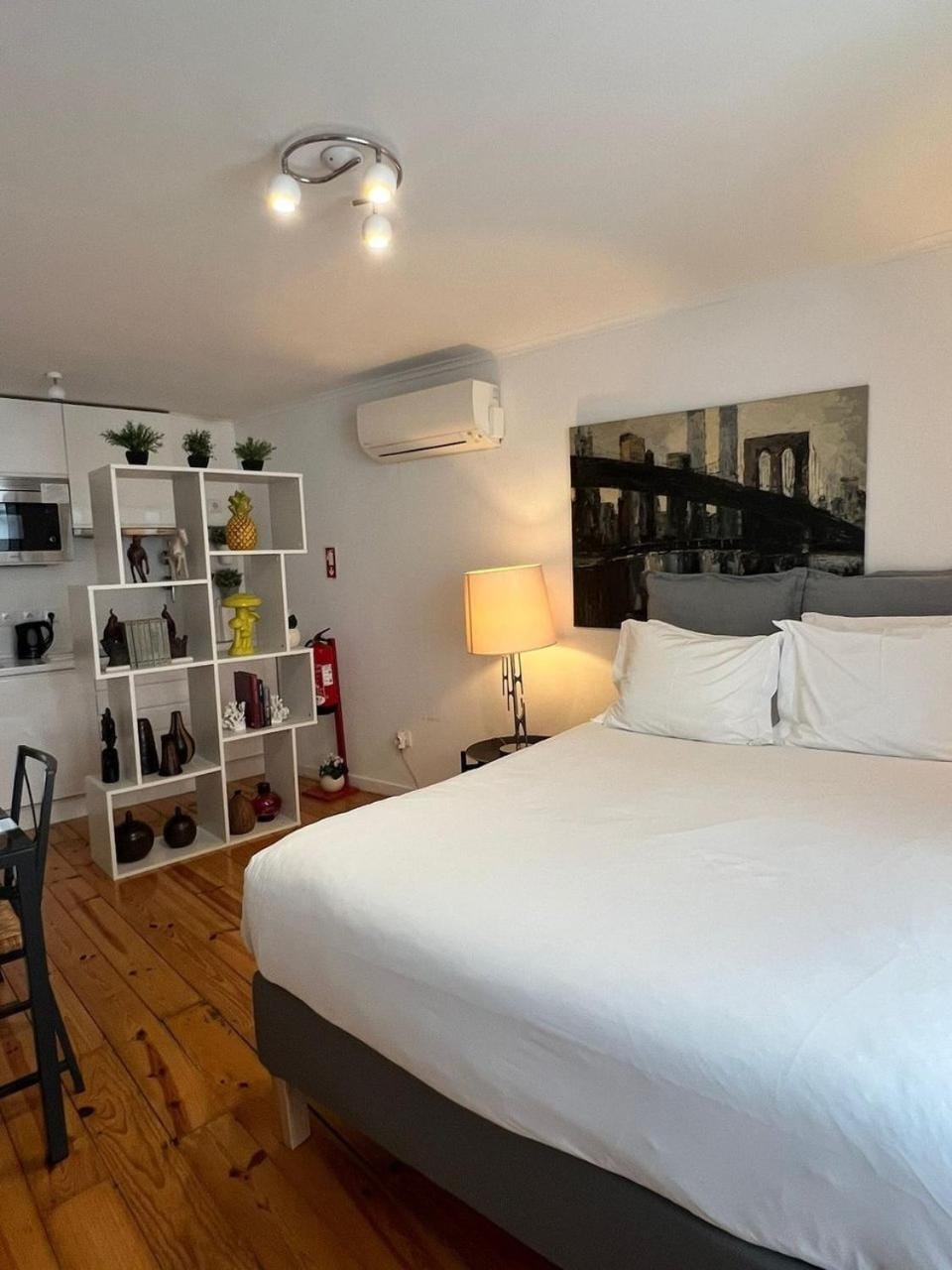 Beautiful Studio in Historic Alfama with AC Apartment in Lisbon