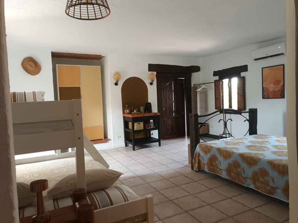 Bedroom, air conditioner