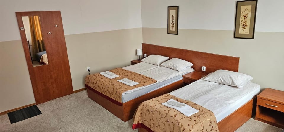 Shower, Location, Sunset, hair dryier, shuttle, wardrobe, laundry, washing machine