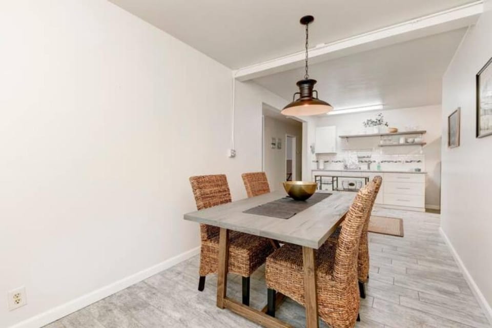 Perla D'Italia -1BR- FREE Driveway Parking -1 Car Apartment in San Diego