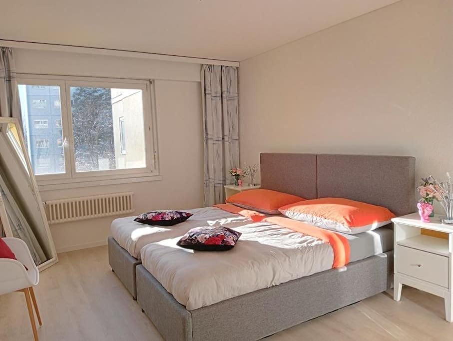 Bed, Photo of the whole room, Bedroom, internet, towels, wardrobe