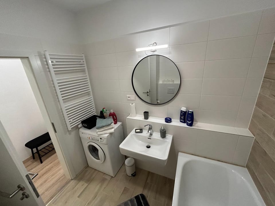 Bathroom, Bath, hair dryier, towels, washing machine