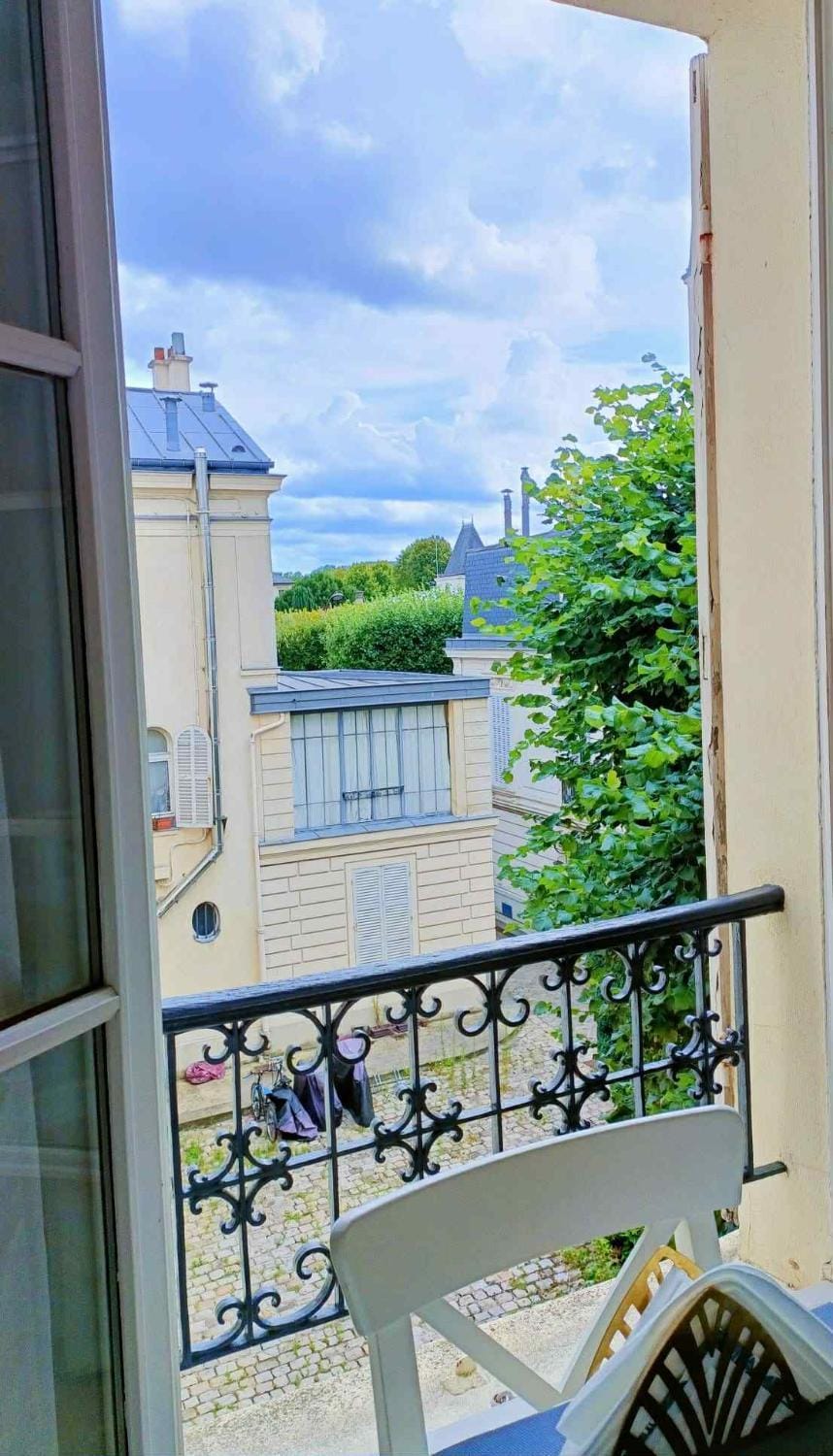 Au Petit Trianon Bleu Apartment in Versailles