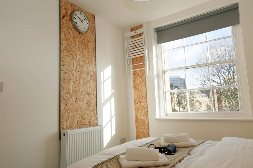 Luxury Rooms in Camden Town Near Shops, Cafes, Bars & Metro with Shared Bathrooms Vacation rental in London Borough of Islington