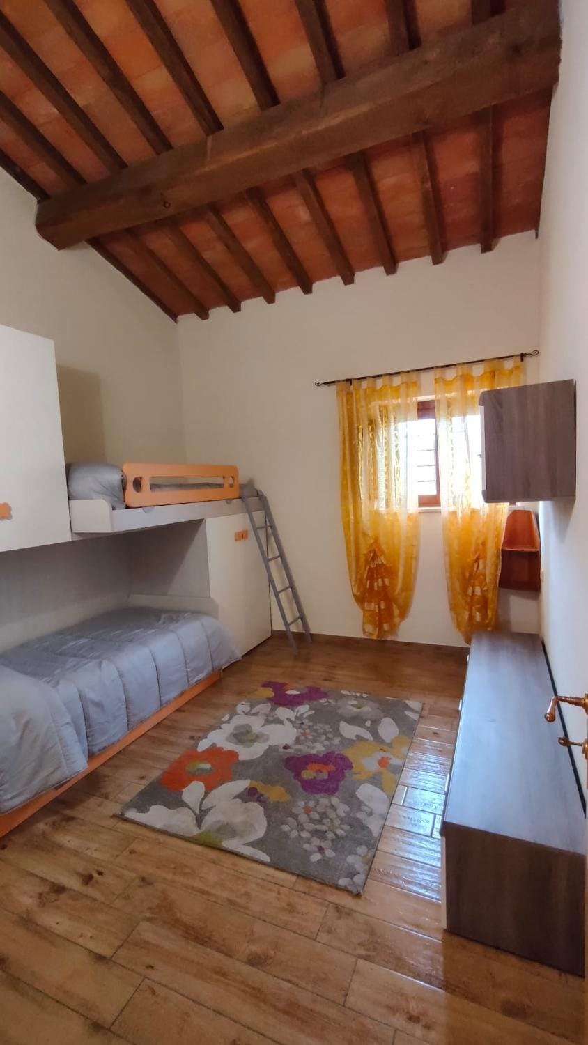 Una casa nel grano: Casa Luciola House in Umbria