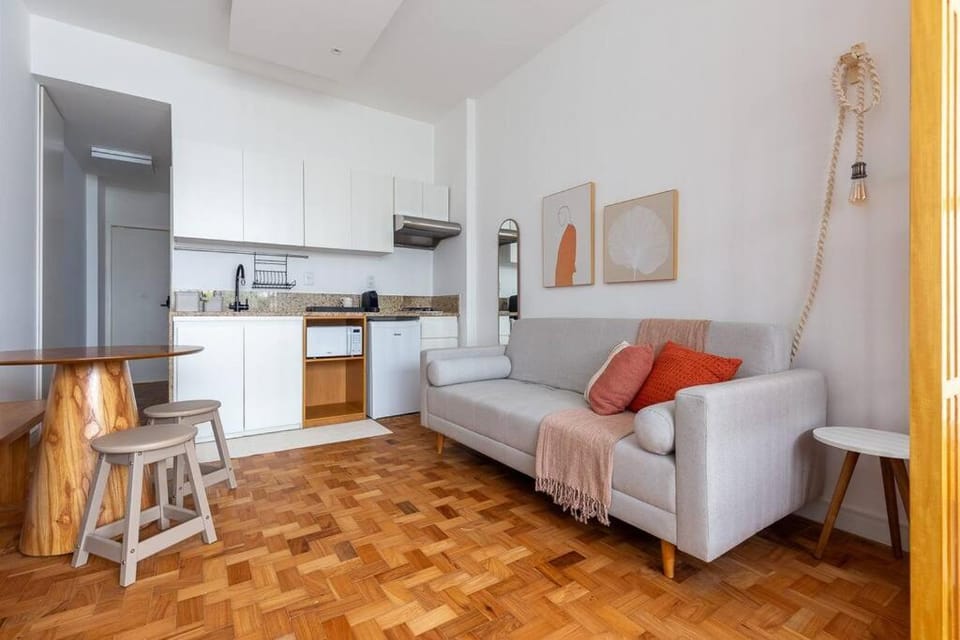 CurtaCopacabana: Studio novo, completo, 3qds praia Apartment in Rio de Janeiro