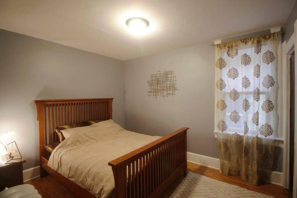 Renovated Brady St. Classic Apartment in Milwaukee
