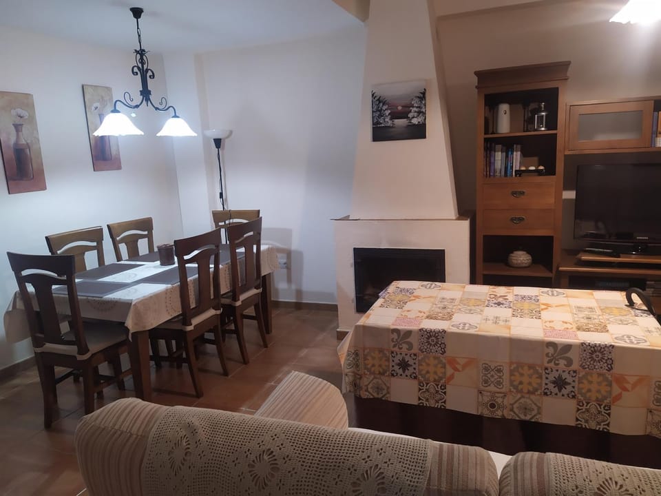 TV and multimedia, Living room, Dining area