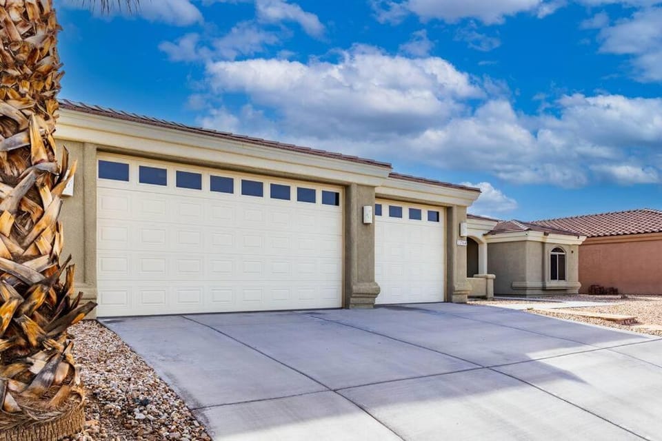 NEW Luxury Home Pool Spa Game Room Views House in Lake Havasu City