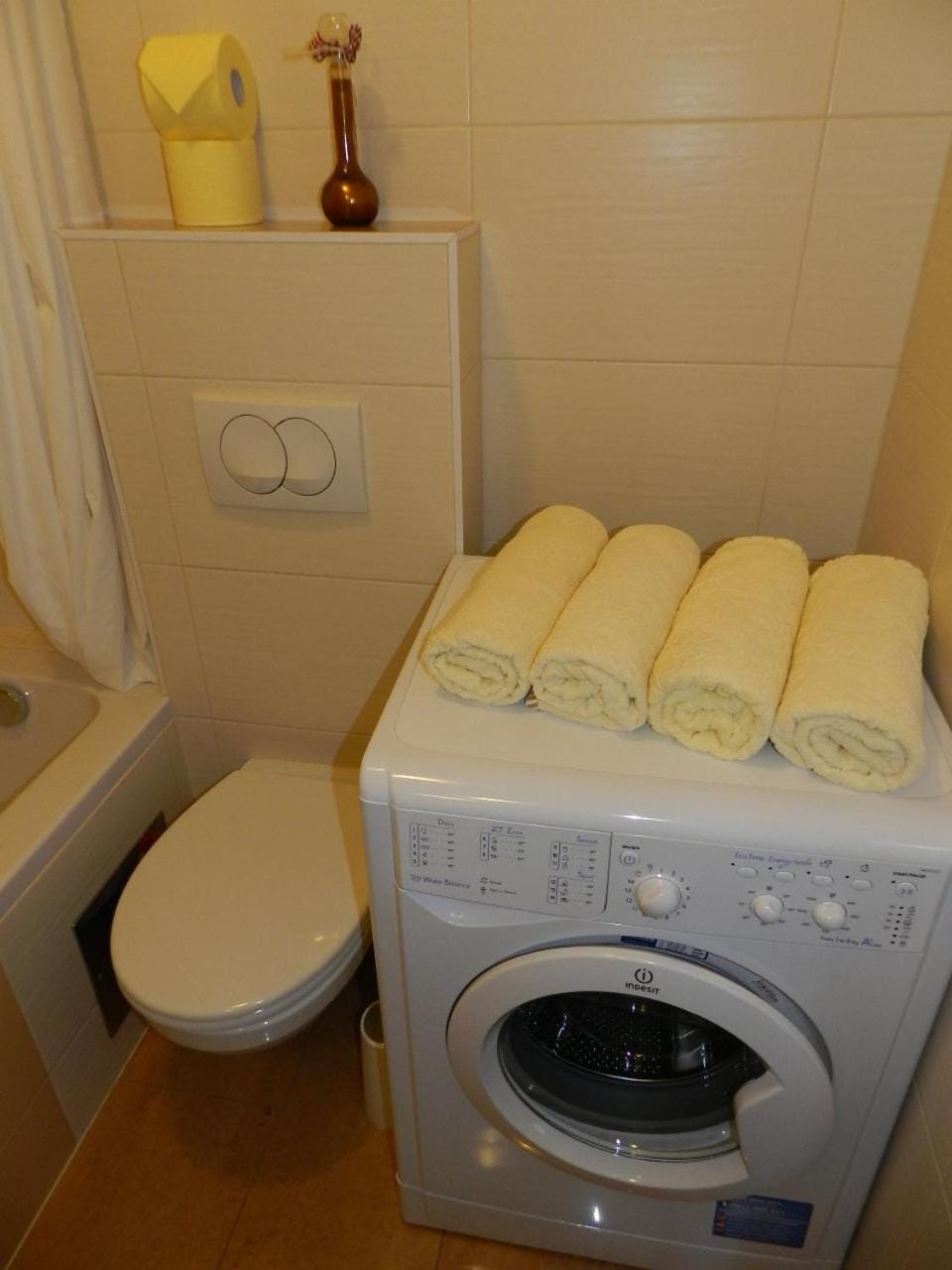 Bathroom, towels, washing machine