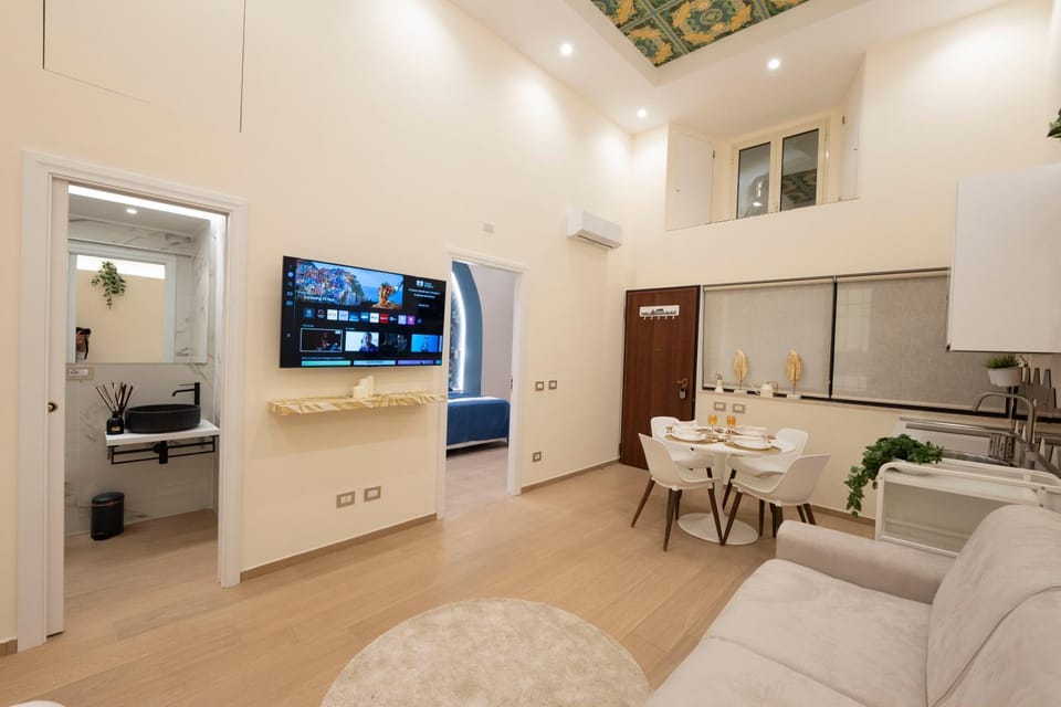 TV and multimedia, Kitchen or kitchenette, Living room