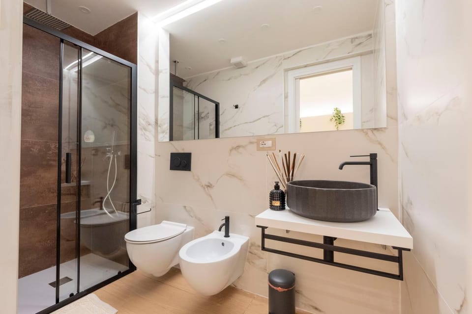 Shower, Toilet, Bathroom, bidet, towels