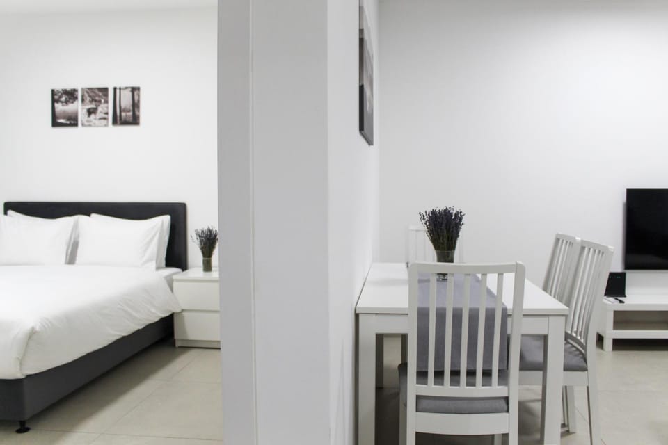 Bed, Living room, Seating area, Dining area, Bedroom