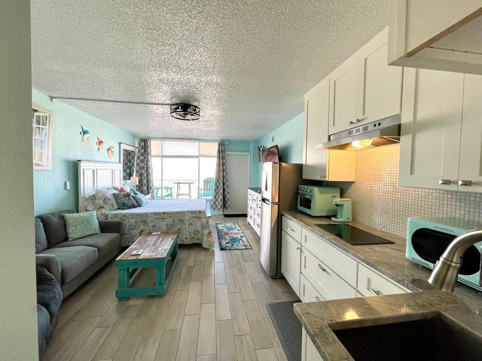 Kitchen or kitchenette, Living room